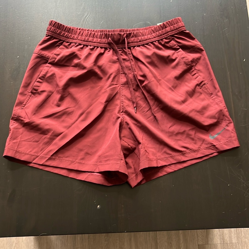 Mens Nike shorts maroon NWT medium